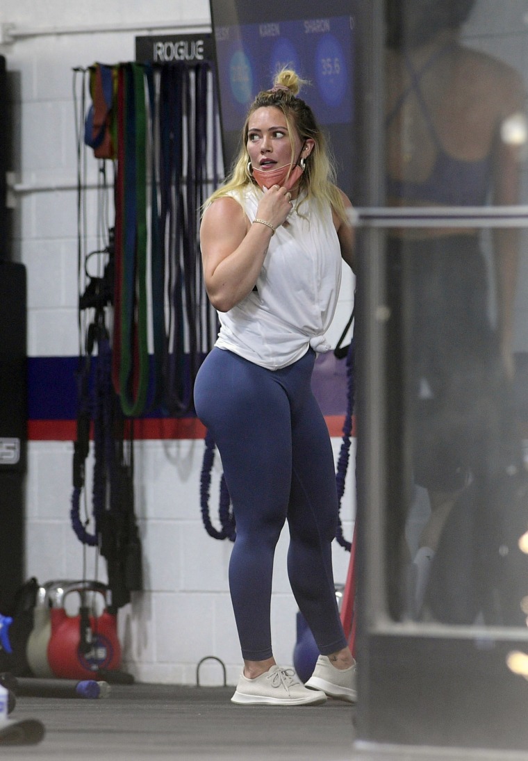 EXCLUSIVE: Hilary Duff Gets in an Intense Workout Session at a Gym in Los Angeles. 