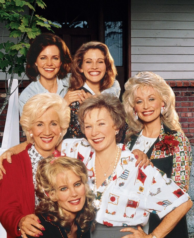Steel Magnolias  Year : 1989 USA Director : Herbert Ross Daryl Hannah, Olympia Dukakis, Shirley MacLaine, Julia Roberts, Dolly Parton, Sally Field Photo: Zade Rosenthal. It is forbidden to reproduce the photograph out of context of the promotion of