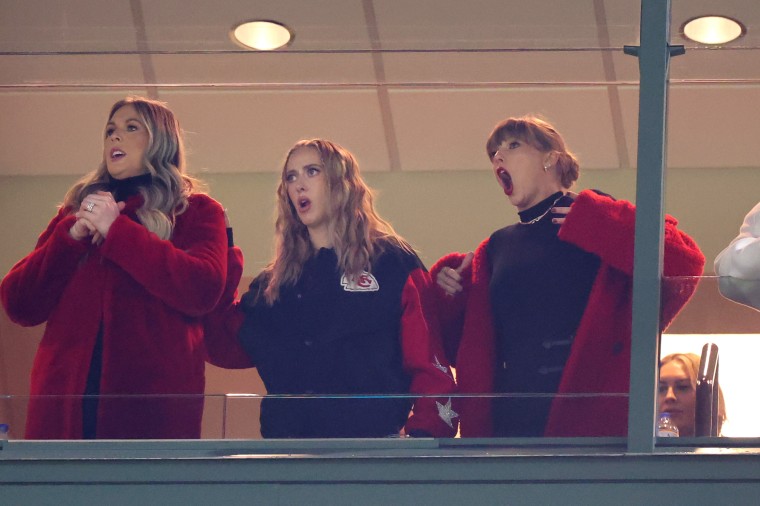 Taylor Swift and Simone Biles Attend Chiefs-Packers in Green Bay