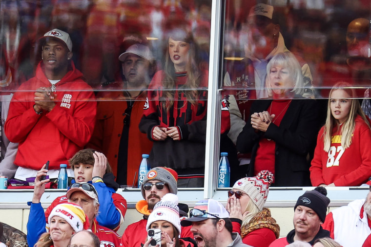 Who Was With Taylor Swift At The Chiefs Bills Game 