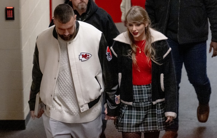 Taylor Swift and Travis Kelce Inspire a Halloween Display