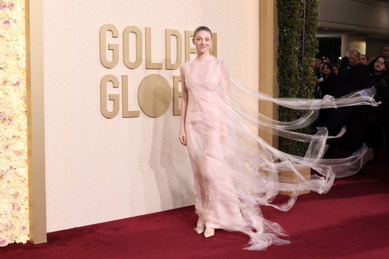 Golden Globes 2024 red carpet highlights Margot Robbie, Taylor Swift