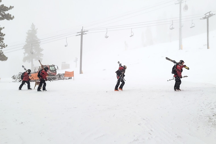 Image: Rescues crews work at the scene of an avalanche at the Palisades Tahoe ski resort