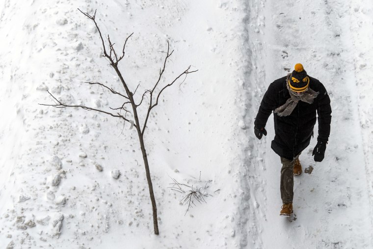 Buffalo sees additional feet of lake-effect snow after buried by prior  snowstorm