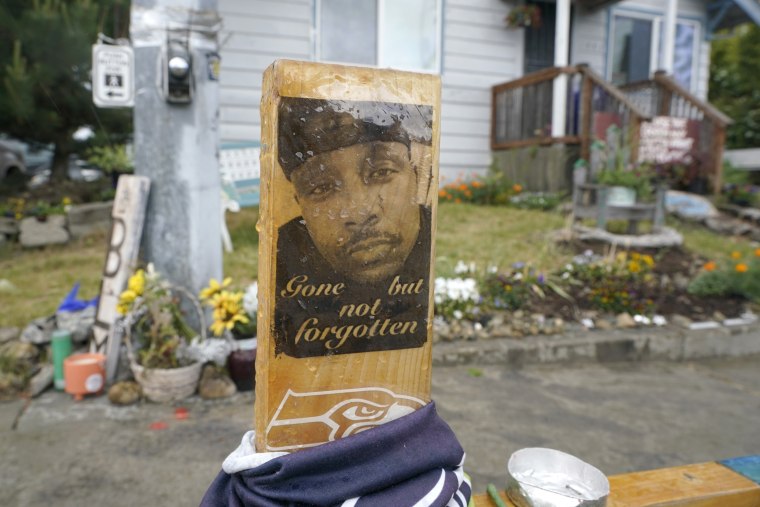 A memorial for Manuel "Manny" Ellis in Tacoma, Wash.