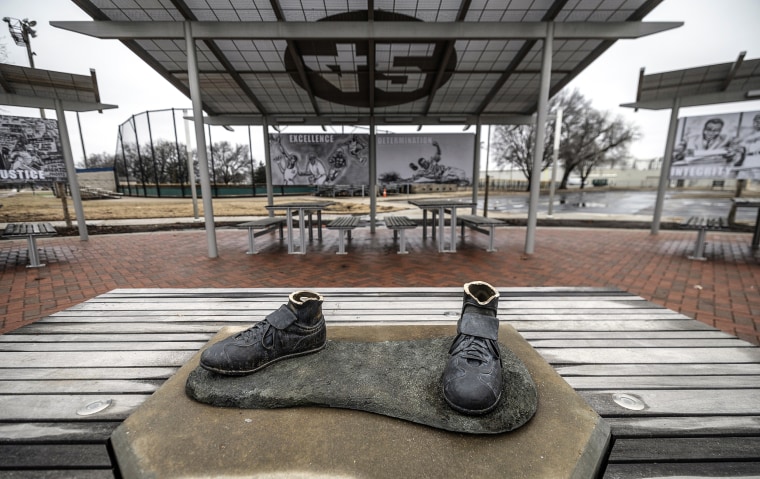 A bronze statue of legendary baseball pioneer Jackie Robinson was stolen from a park in Wichita, Kan.,