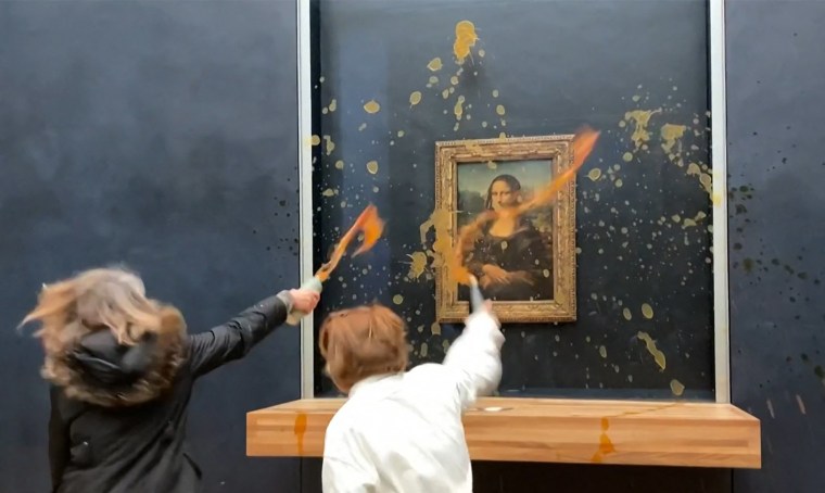 Image: TOPSHOT-FRANCE-MUSEUM-PAINTING-ENVIRONMENT-DEMO