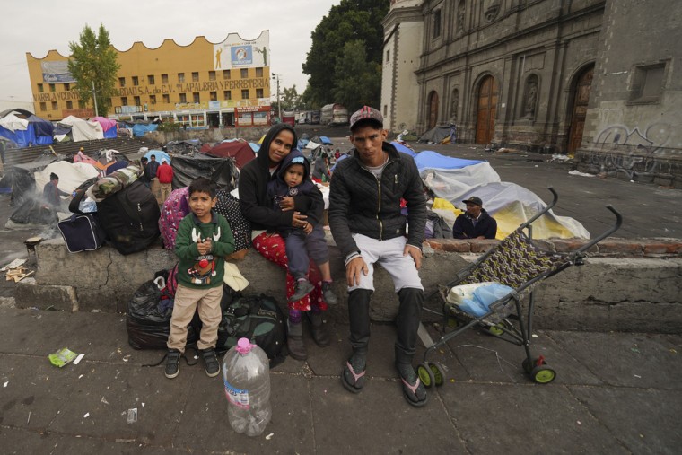 Inmigrantes venezolanos en Ciudad de México, el 26 de diciembre de 2023.
