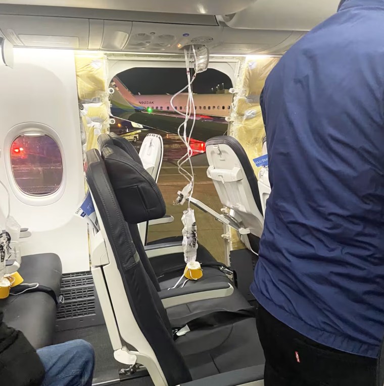 Foto de la parte de la cabina que se desprendió del avión de Alaska Airlines.