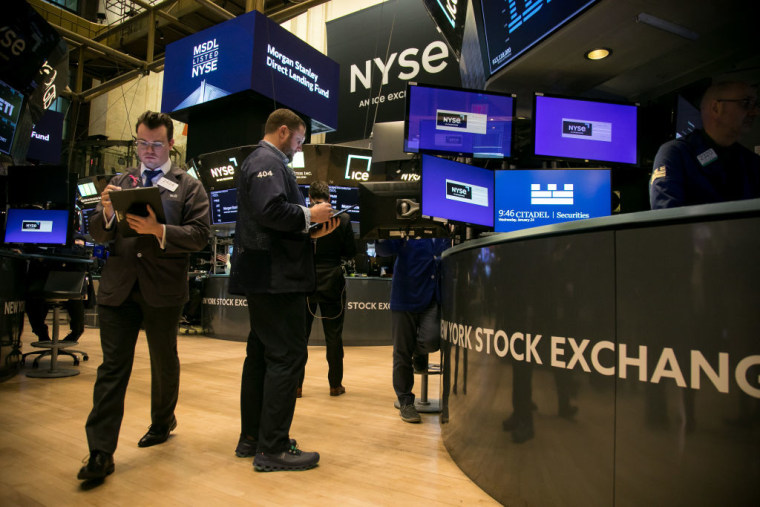Corredores de la bolsa de Nueva York, en Wall Street, el 24 de enero de 2024.
