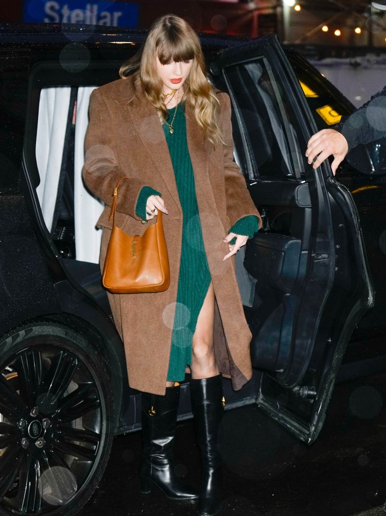Taylor Swift, green dress