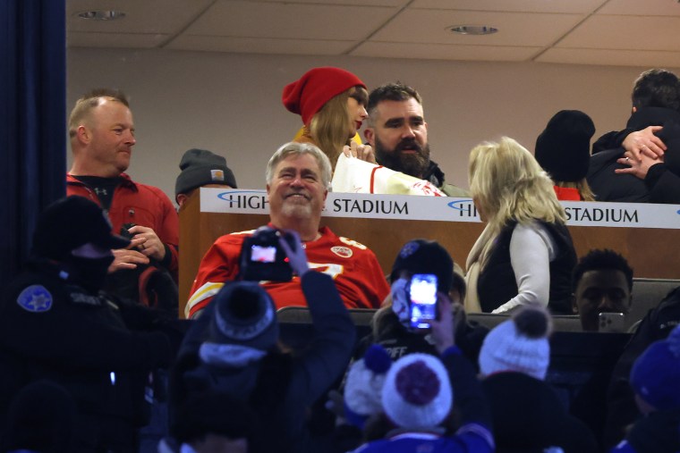 Jason Kelce Attends Chiefs Bills Playoff Game With Wife Kylie