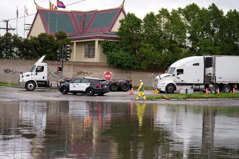 traffic trucks police flood flooding weather
