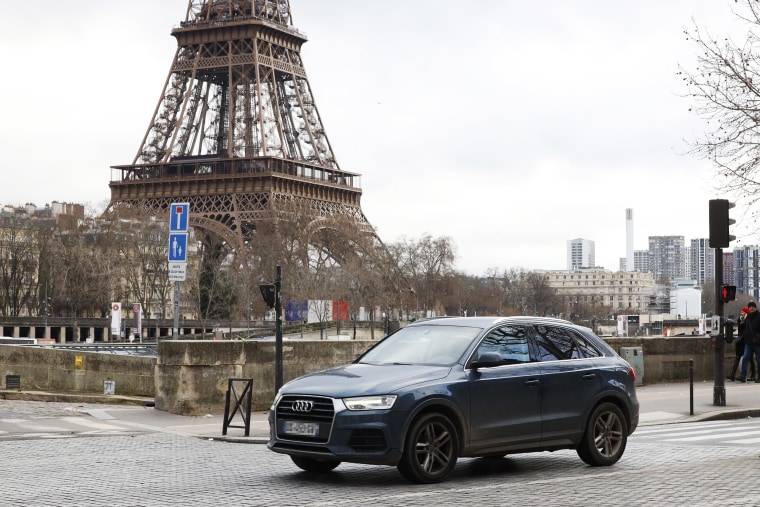 On February 4, 2024 Paris' city hall is organizing a vote on the status of the heaviest and most polluting SUVs, and the creation of a special parking fee for these vehicles. 