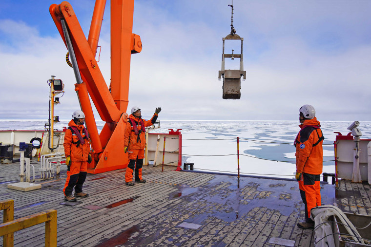 Members of China's Arctic Ocean scientific expedition team