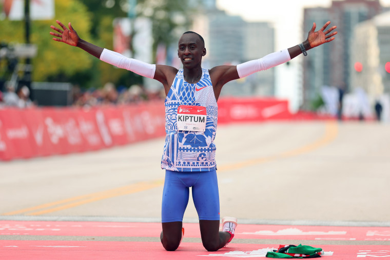 Kelvin Kiptum D tenteur Du Record Du Monde Du Marathon D c de Dans Un 