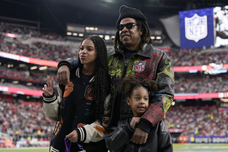 Rapper Jay-Z with his children before the Super Bowl.