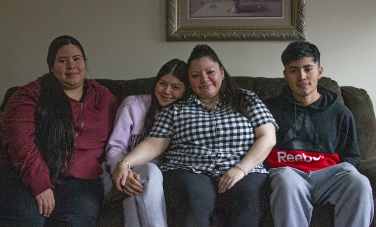 Jessica Barahona-Martínez with her children.