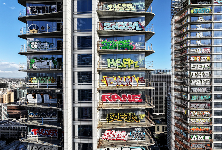 Image: 27 Floors Of Unfinished L.A. Luxury Skyscraper Tagged With Graffiti