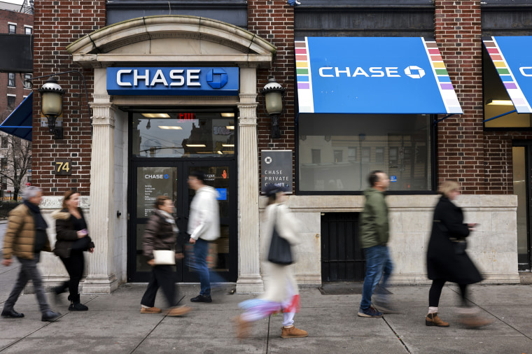 Chase customers sue over fees for depositing checks that bounce