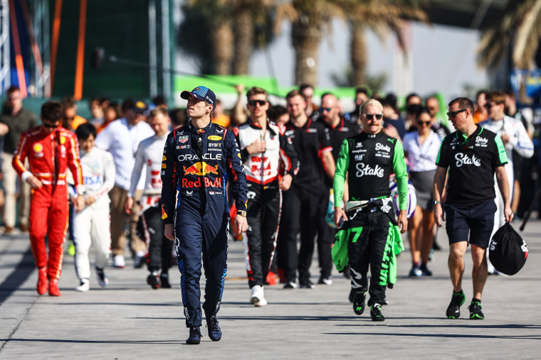 Image: Formula 1 Testing in Bahrain - Day 1