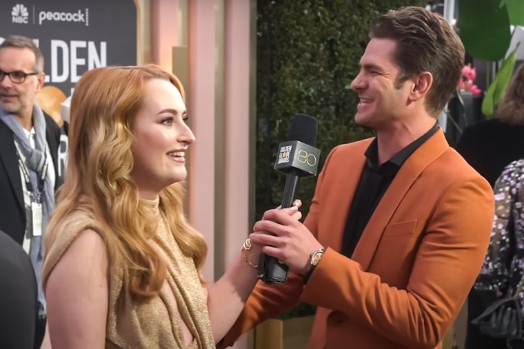 Amelia Dimoldenberg interviews Andrew Garfield on the Golden Globes carpet in January 2023.
