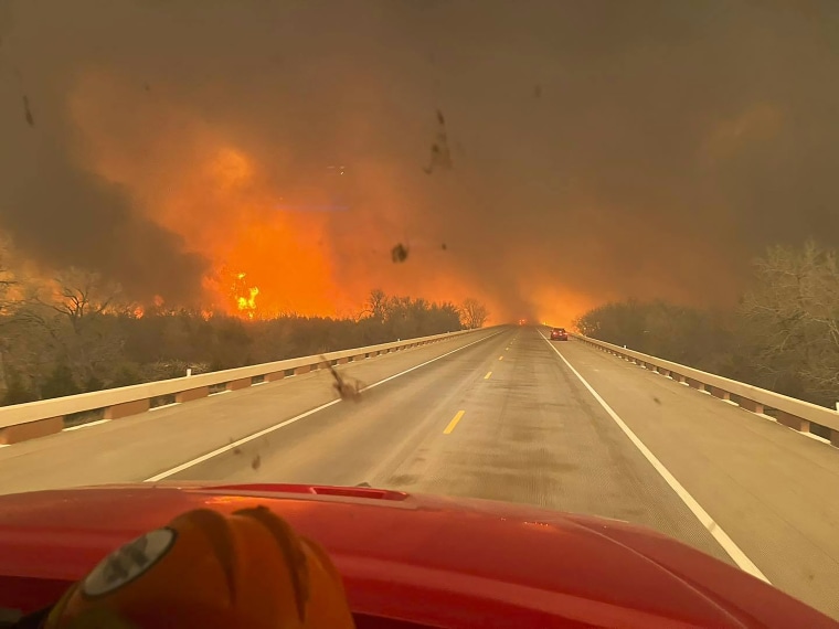Imagen tomada de la página de Facebook de Greenville Fire-Rescue el miércoles 28 de febrero de 2024 muestra los incendios en el Panhandle de Texas.