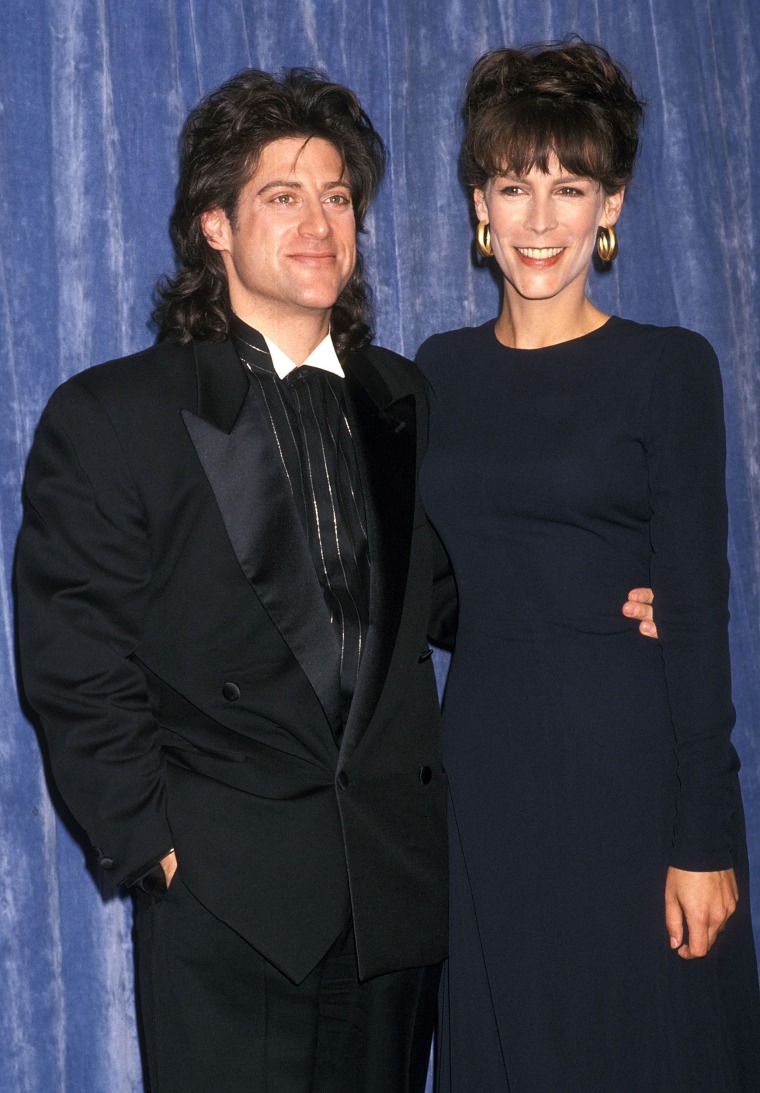 Actor Richard Lewis and actress Jamie Lee Curtis attend the 41st Annual Primetime Emmy Awards on September 17, 1989 at the Pasadena Civic Auditorium in Pasadena, California. 