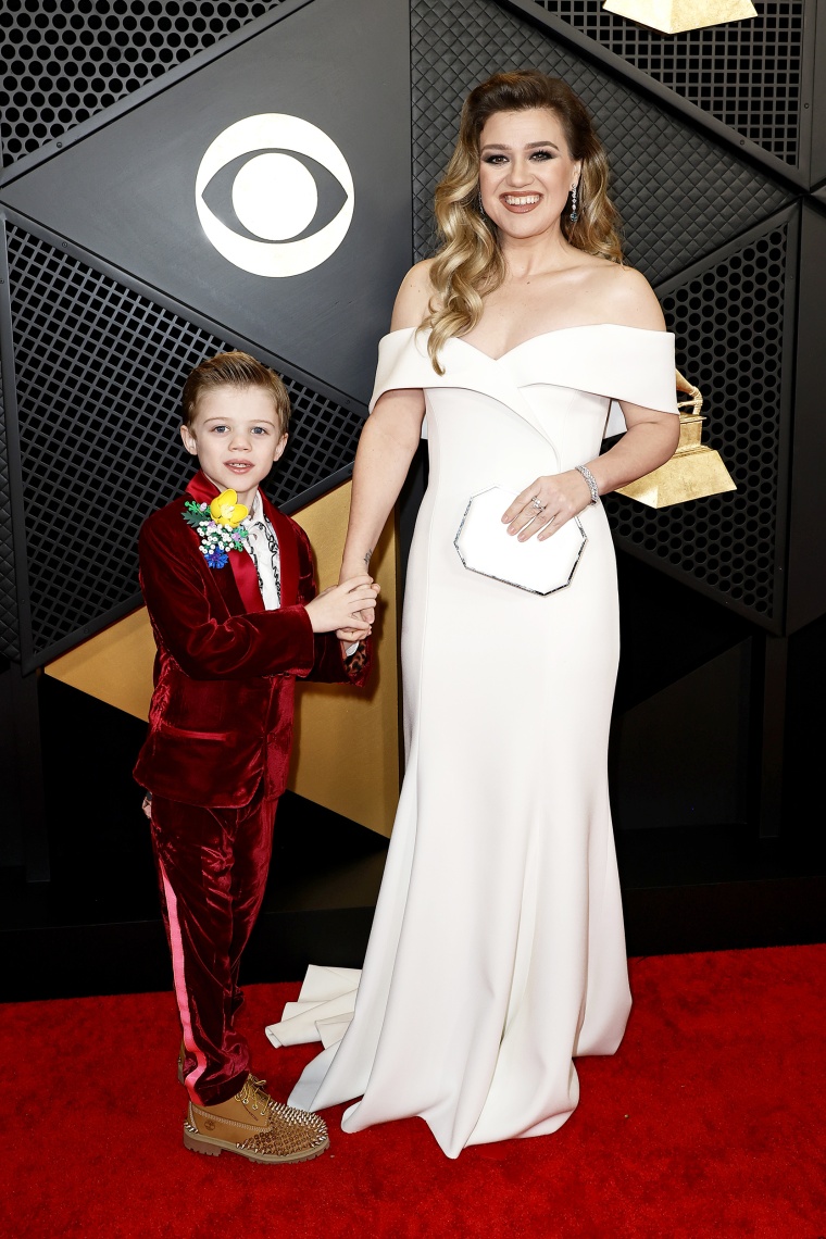 Kelly Clarkson Brings 7 Year Old Son Remy As Her Grammys Date
