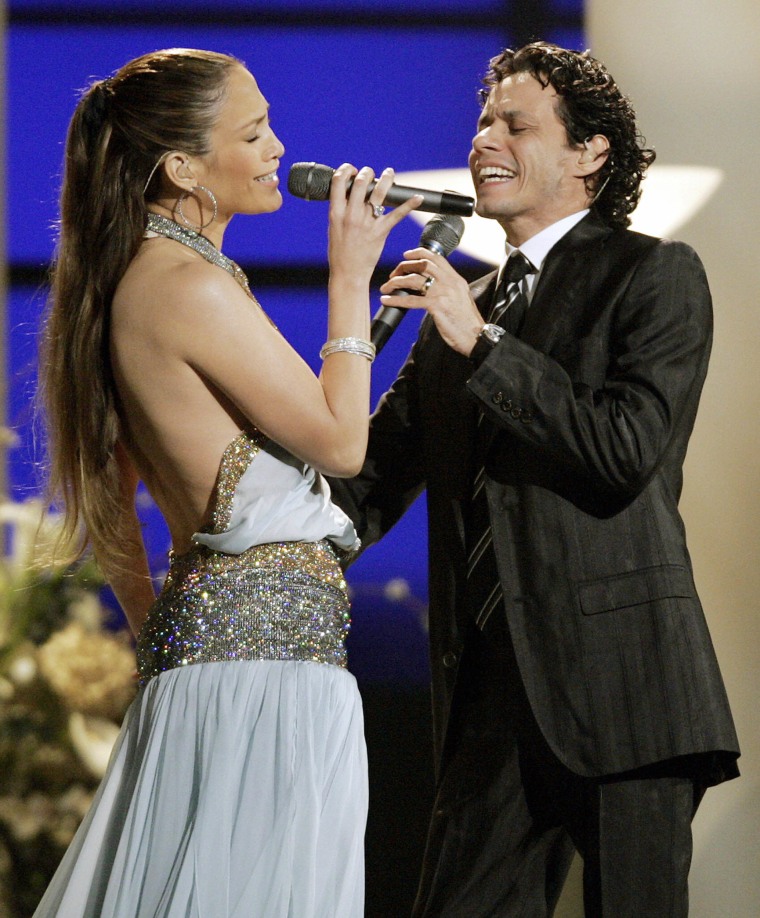 Jennifer Lopez and Marc Anthony perform