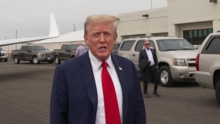 Trump arrives in Del Rio, Texas to visit U.S.- Mexico border
