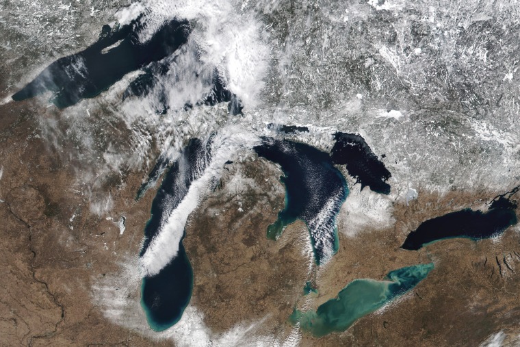 satellite image of Great Lakes iceless winter