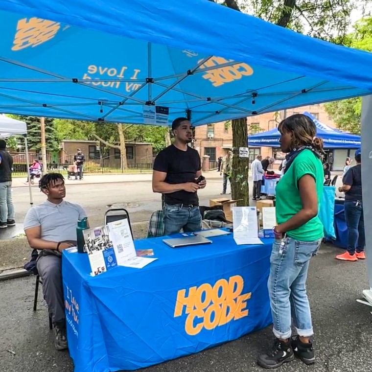 Jason Gibson at community event recruiting students and tutors for Hood Code.
