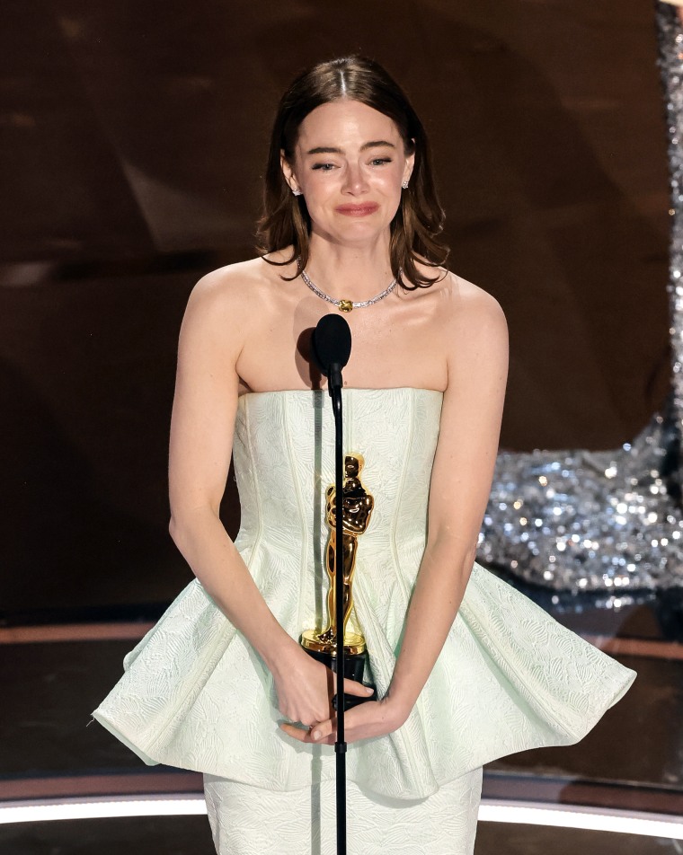Emma Stone accepts the Lead Actress award for "Poor Things" 