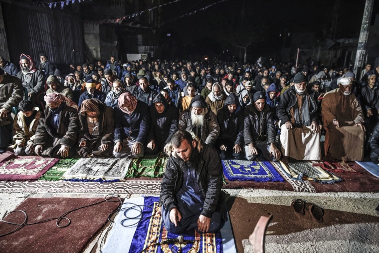 First taraweeh of Ramadan among rubbles of Farouk Mosque in Rafah