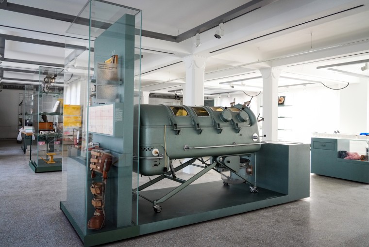 The "Iron Lung E 52" on display