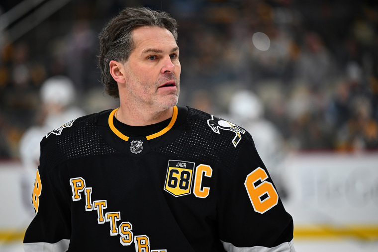 Jaromir Jagr before the game between the Pittsburgh Penguins and the Los Angeles Kings in Pittsburgh