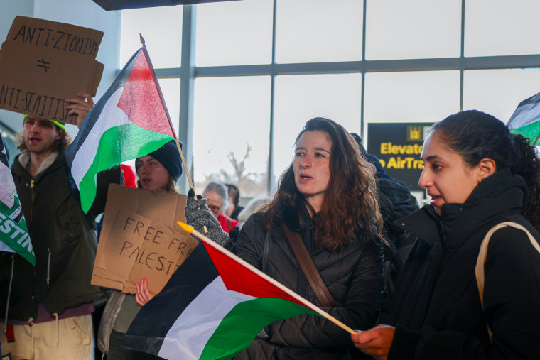 Demonstrasi pro-Palestina di bandara JFK