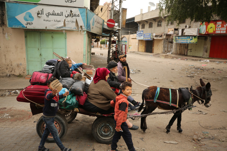 Israeli forces besiege Al-Shifa Hospital in Gaza