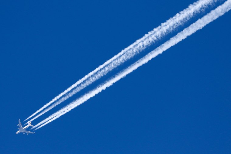 contrails, contrail chemtrails airplace jet aircraft