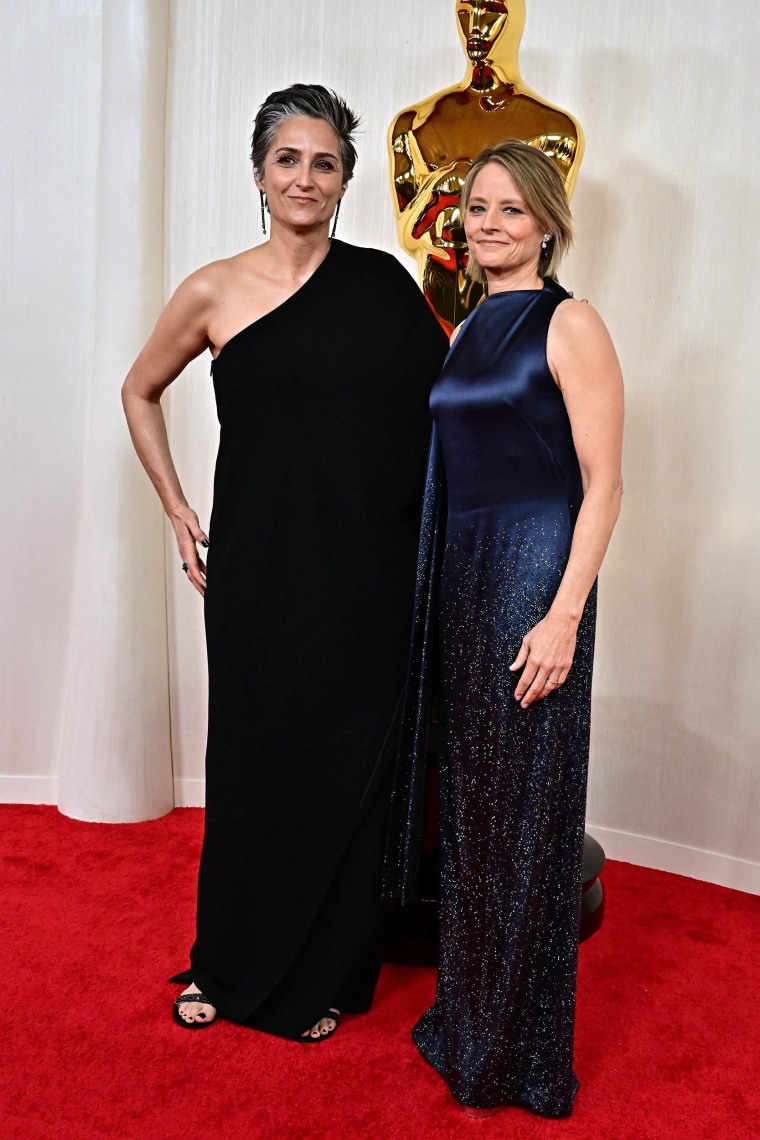 lexandra Hedison and US actress and filmmaker Jodie Foster 