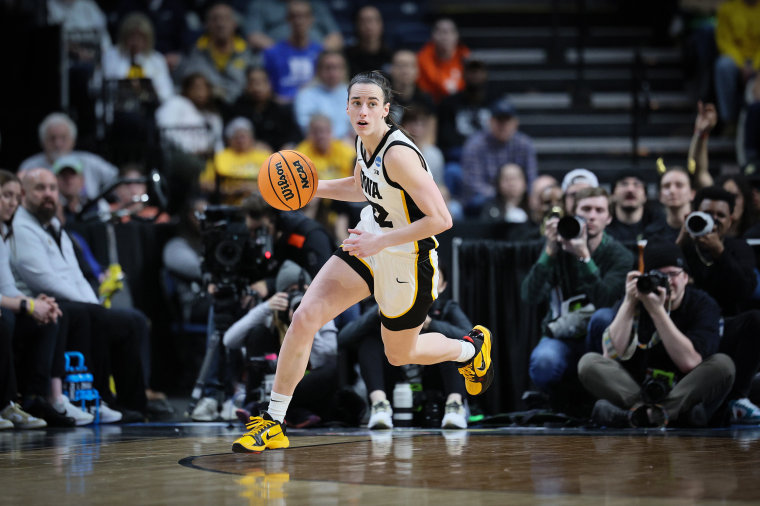 Caitlin Clark of the Iowa Hawkeyes in a game against Colorado on March 30, 2024 in Albany, N.Y.