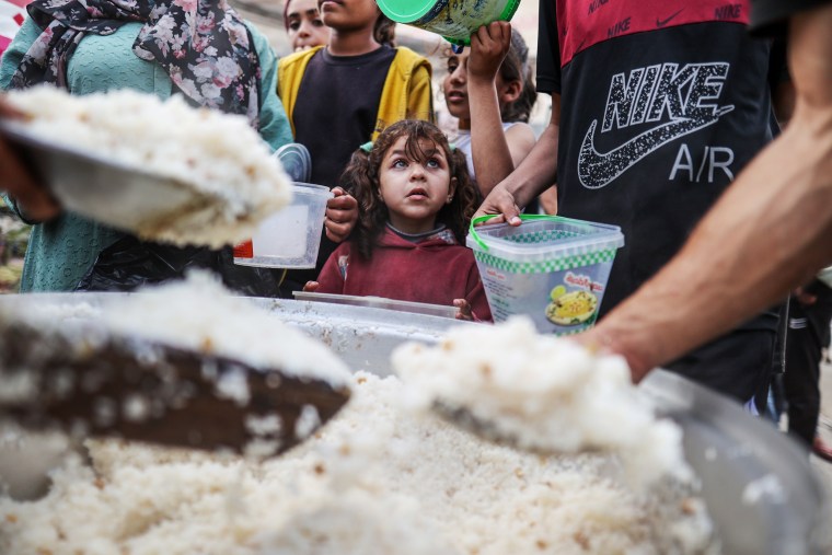 Food distribution in Gaza amid Israeli attacks