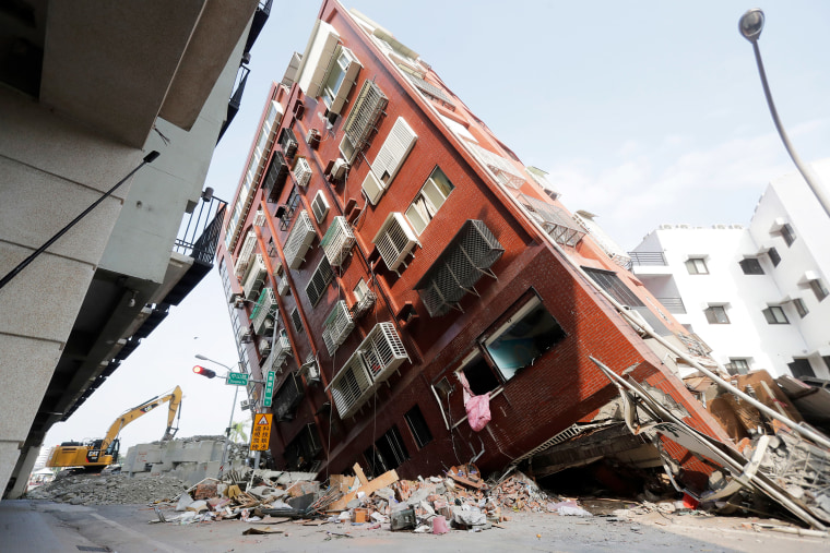 earthquake aftermath building lean