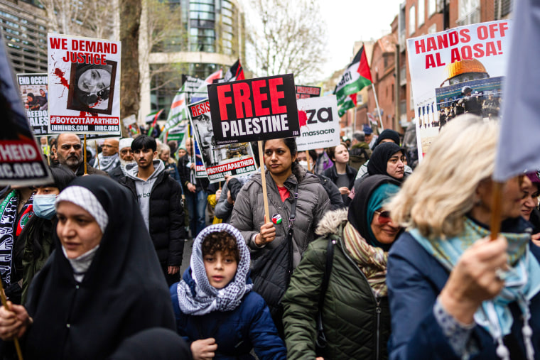 People show solidarity with Palestinians.