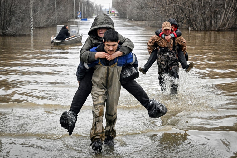 Russians Stage Rare Protest After Record Floods In Urals