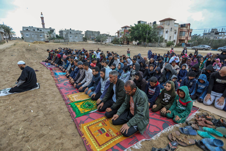 Image: Palestinians In Gaza Mark Eid Al-Fitr With Prayer Service