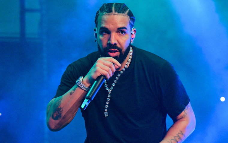 Drake performing in Atlanta