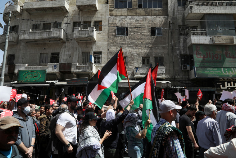 La gente protesta en apoyo a los palestinos en Gaza, en Ammán