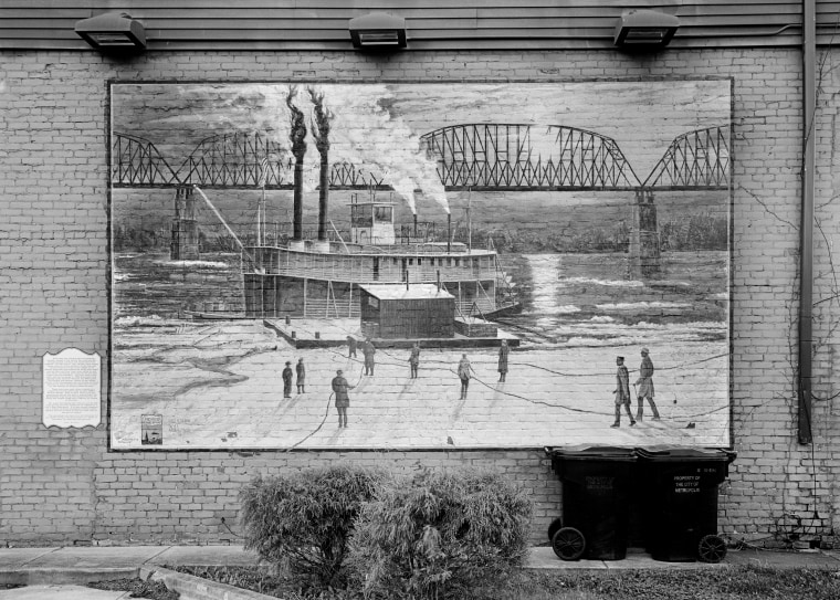 A mural in Metropolis commemorates the steamboat era.